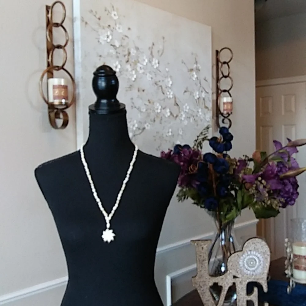 Seashell Stament Necklace With Floral Shells Pendant